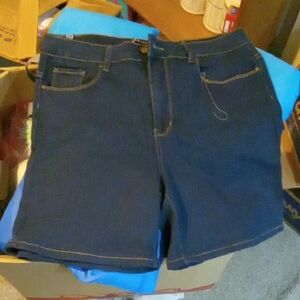 Shorts 12